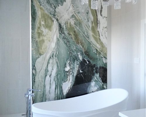 Feature wall in bathroom. Porcelain - Dreaming Green